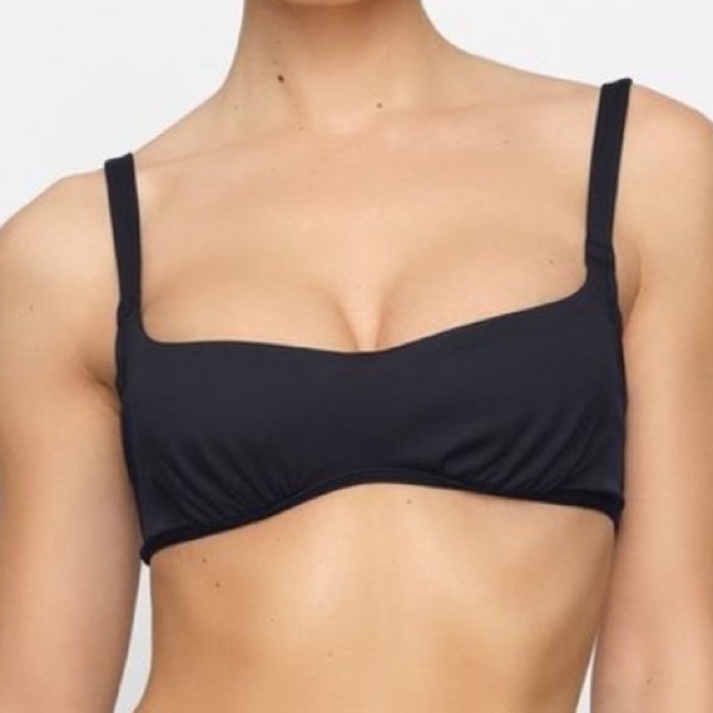 SKIMS SHAPING SWIM RUCHED UNDERWIRE BIKINI TOP